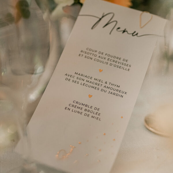 Menu de mariage imprimé avec dorure à chaud sur papier épais