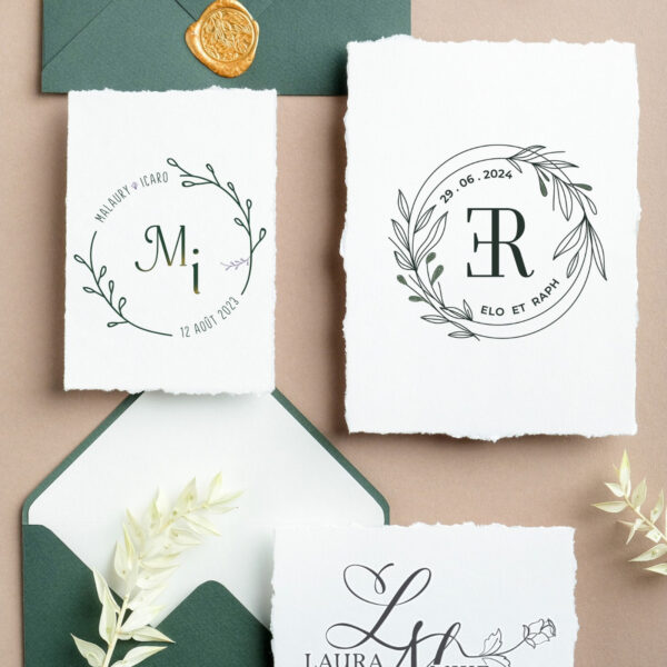 Monogrammes de mariage dessinés sur mesure sur papier à bords frangés, avec cachet de cire doré